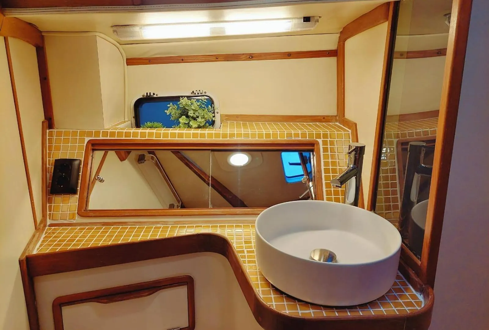 Velero Paradise Acogedor Y Con Encanto Barcelona Botel